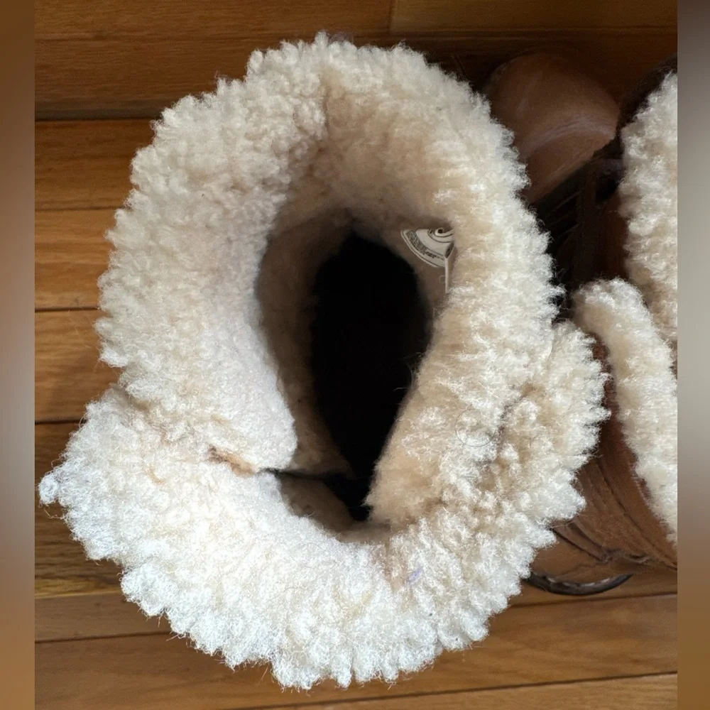 UGG Brown / Tan Leather Women’s Size 8 Leather Upper Shearling Sheepskin Lining
